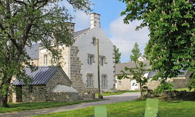 Plouneour-Trez Villa | Stunning villa for 4 people with WIFI, TV, terrace, pets allowed and parking