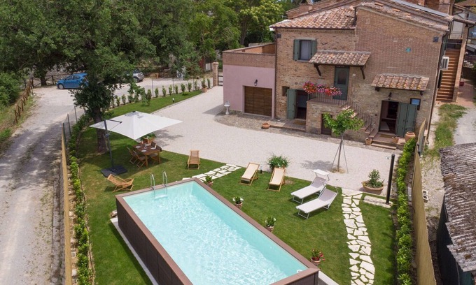 Lucignano Villa | Stunning villa with hot tub, sauna, private pool, WIFI, A/C, TV, patio, close to Montepulciano