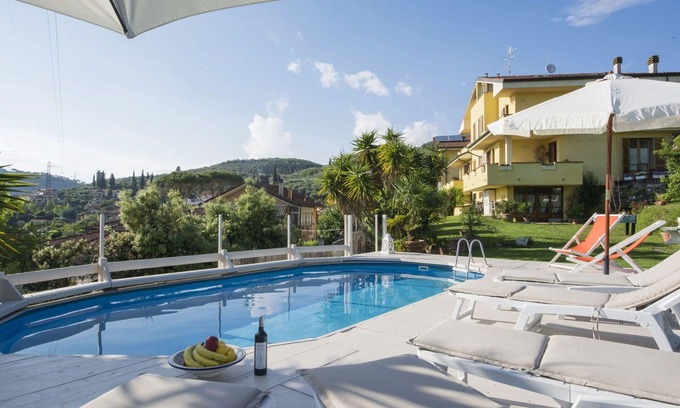 Massarosa House | Stunning villa with WIFI, private pool, TV, terrace and pets allowed, close to Viareggio