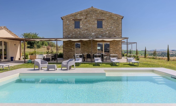Colle San Valentino Villa | Stunning villa with pool in the hills, halfway between the sea and the mountains