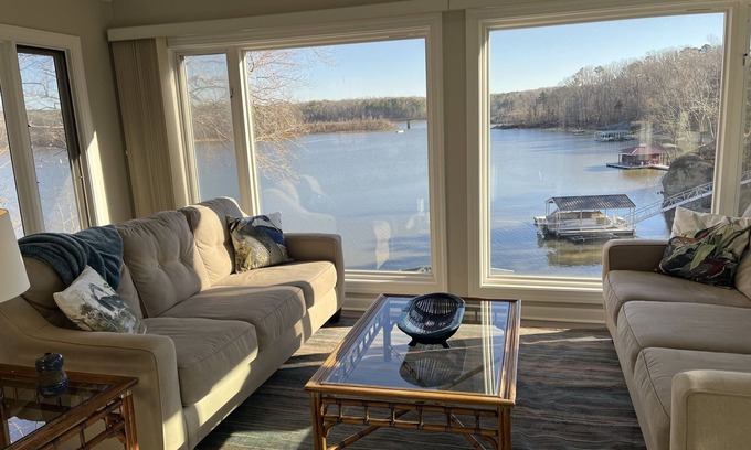 Clarksville House | *Stunning Waterfront Views! PVT Deep Water Dock