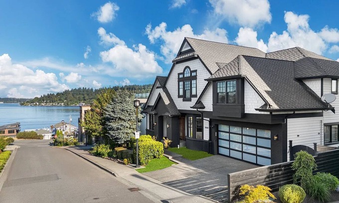 Kennydale House | Stunning Waterview House with Hot tub & Cold Plunge.