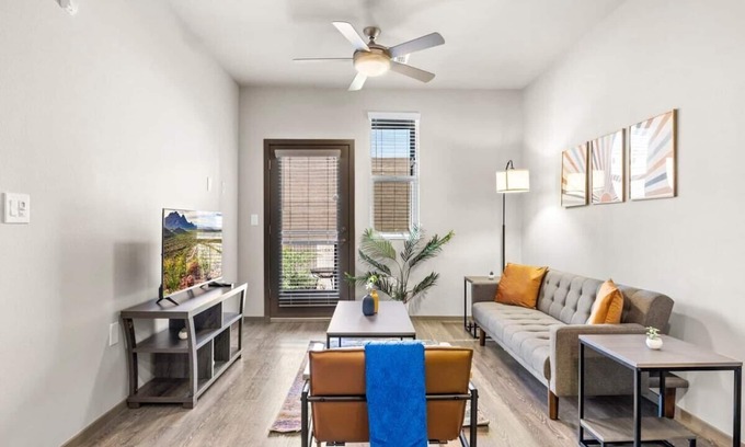 Glendale Sports and Entertainment District Apartment | Stunning Westgate CozySuites by stadium w/pool 3