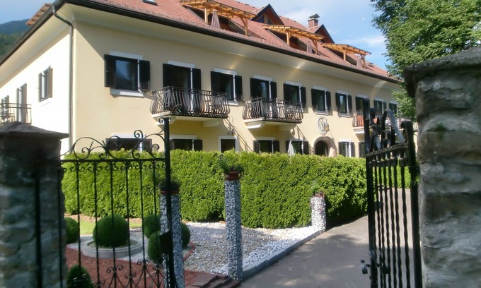 Dellach im Drautal Apartment | STYLE APARTMENT WITH 2 BALCONIES AND MOUNTAIN VIEW