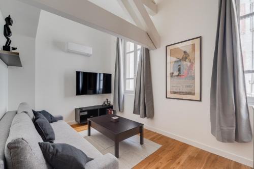 Saint - Michel Apartment | Style et caractère, climatisation