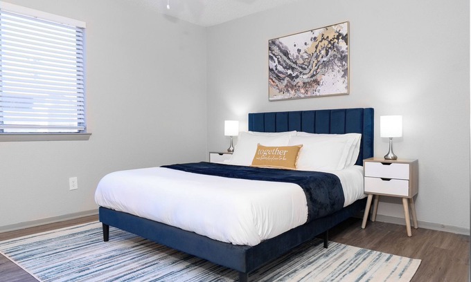 South Lamar Apartment | Stylish 1 Bedroom Apartment at SoLA, 5 Minutes to Downtown