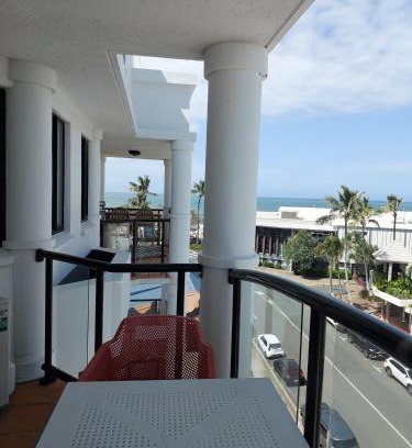 Mooloolaba Apartment | Stylish 1 Bedroom with Private Rooftop Spa