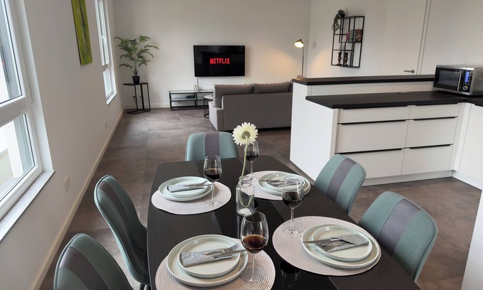 Siegburg Apartment | Stylish 135 sqm penthouse with air conditioning. Cologne/Bonn airport 15 minutes away