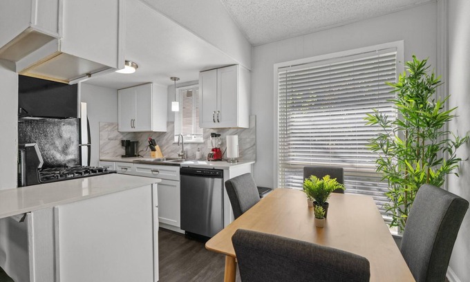 Clarksville Apartment | Stylish 1BR Downtown Evonify