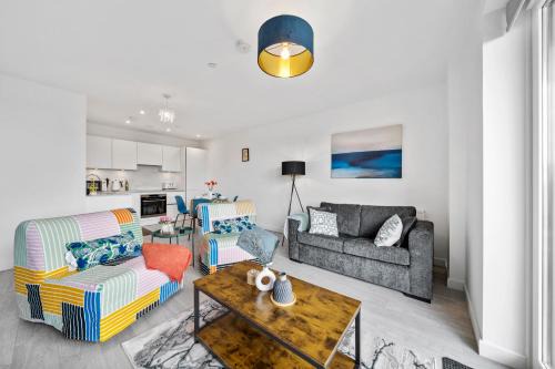 Botwell Apartment | Stylish 1BR Flat in Hayes 4 Guests-5 Min to Heathrow#20 Min to Central London