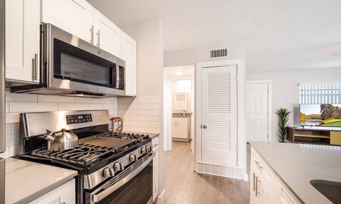 Mueller Apartment | Stylish 1BR Near UT | Mueller | Evonify 4030