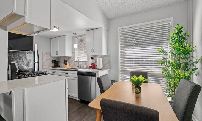 Zilker Apartment | Stylish 1BR | Zilker | Evonify 9230