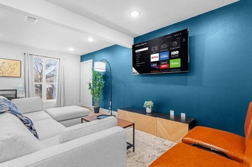 Old East Dallas House | Stylish 2 bed 1 Mile to downtown Free parking