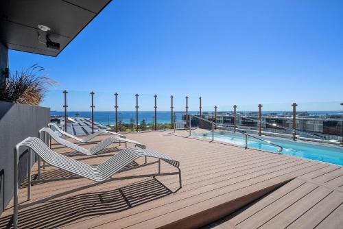 North Fremantle Apartment | Stylish 2-Bed Unit with Views & Rooftop Access