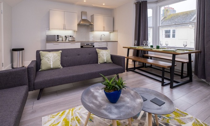 Brighton City Centre Apartment | Stylish, 2 bedroom, central, close to station