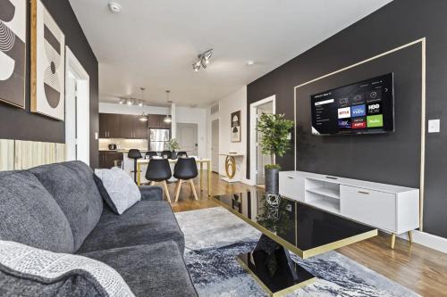 Frisco Apartment | Stylish 2B near Legacy West Wi-Fi Fitness Pool