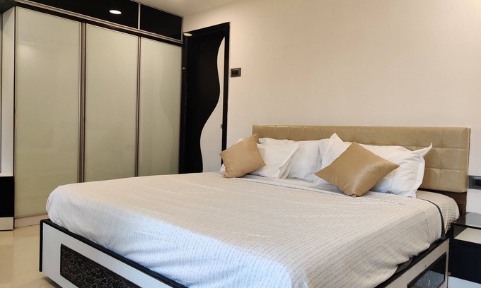 Sanpada Apartment | Stylish 2BHK with Garden View