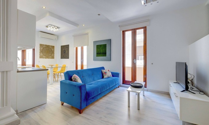 Tower Road Apartment | Stylish 2BR Apart, Steps Away from the Beach