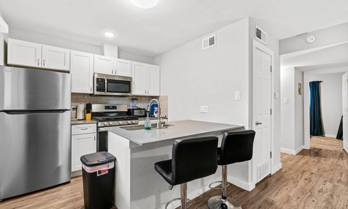 Highland Apartment | Stylish 2BR in Highland Austin TX 3697