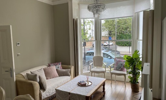 Abingdon Apartment | Stylish 3-bedroom flat in Kensington
