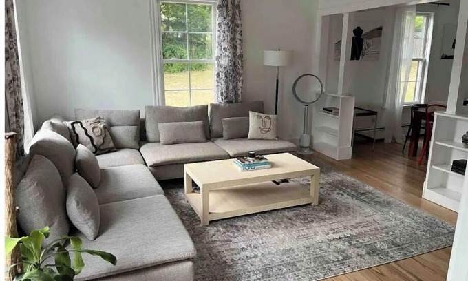 Warwick House | Stylish 3-Bedroom Home in the Village of Warwick