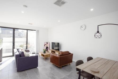 Moncrieff House | Stylish 3 BR Townhouse at Moncrieff Close To Playground