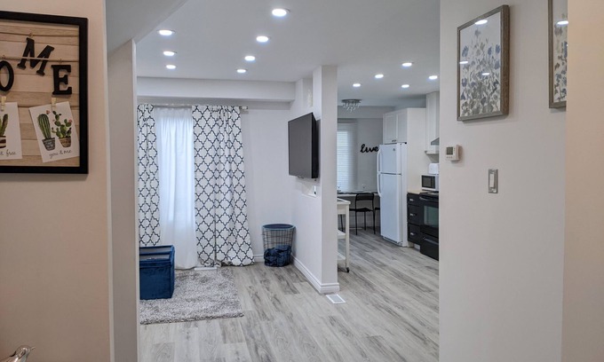 Barrie House | STYLISH 3BDR HOUSE BARRIE