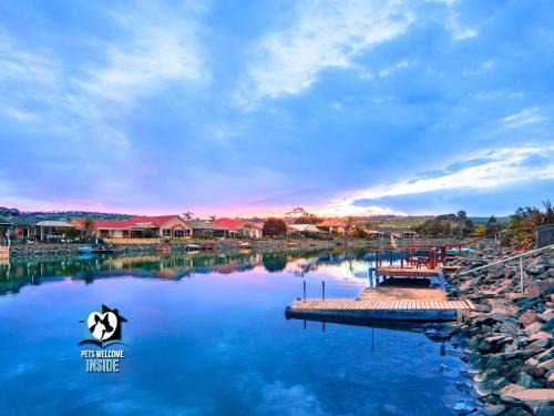 Encounter Bay House | Stylish 3BR Lake - front House