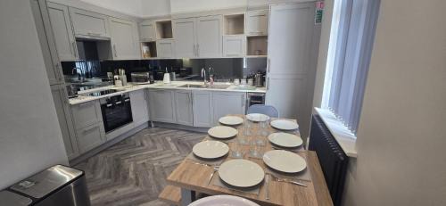 Conwy House | Stylish 4 bed in Central Conwy