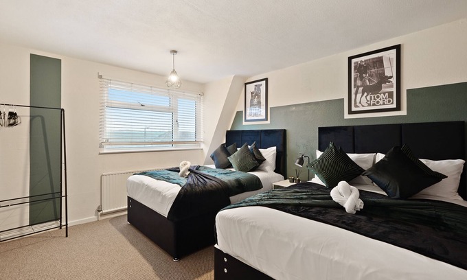 Belluton House | Stylish Abode with Games Room