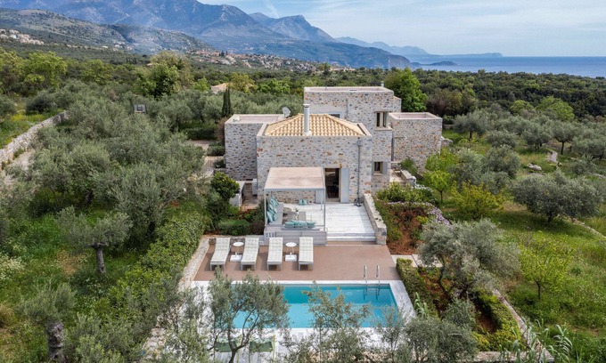 Lefktron Villa | Stylish Accommodation and Unique Villa Experience at The Architect's Villa