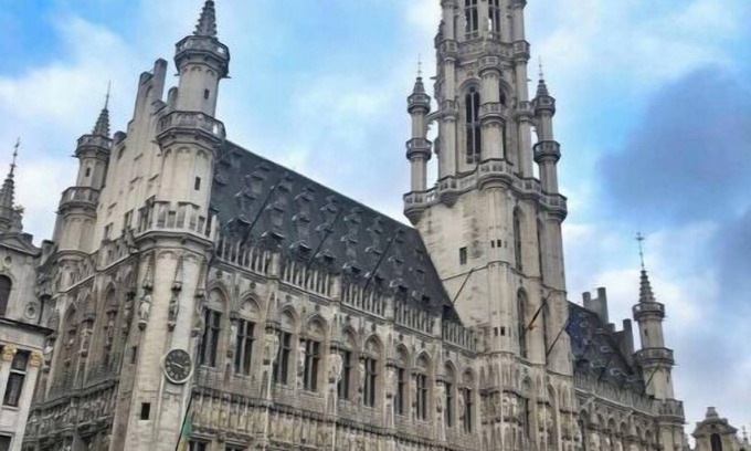 Ilot Sacre Apartment | Stylish AirConditioned Studio Suite Grand Place 3nn