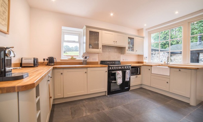 Caersws House | Stylish and classic 3 bedroom house