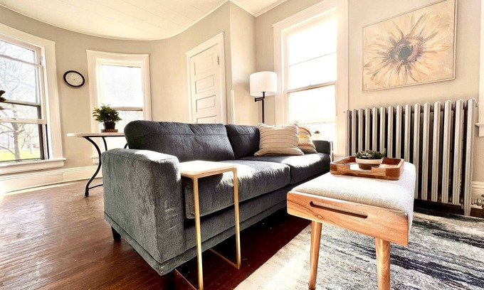 Bloomington Apartment | Stylish and comfortable, Central Location, Views of Franklin Park, Quiet & Cozy!