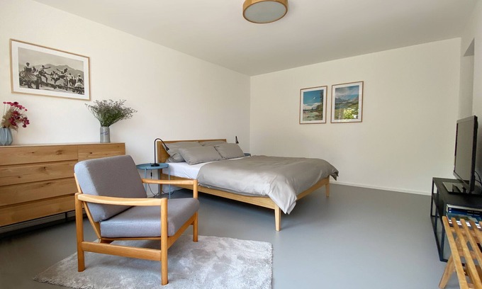Wolfratshausen Apartment | Stylish Apartment with Mountain-View Hut & Garden