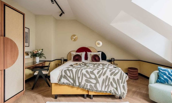 Srodmiescie Hotel | Stylish Apartment King Size Bed magnificent view