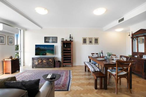 Balmain House | Stylish Balmain Townhouse with City Harbour Views
