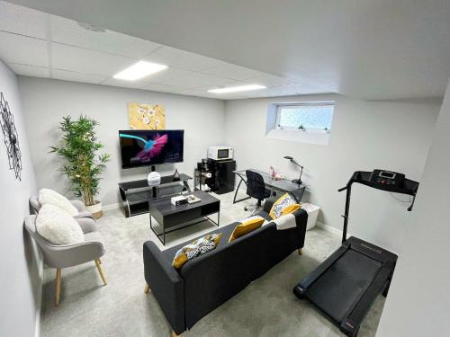 Transcona House | Stylish Basement Suite with Modern Comforts