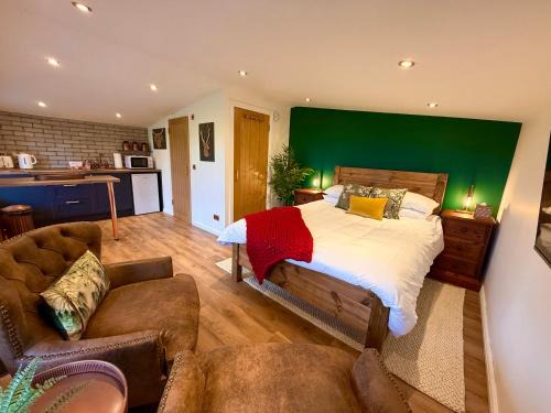 Kirkmichael House | Stylish Cabin with Countryside Views and King Bed
