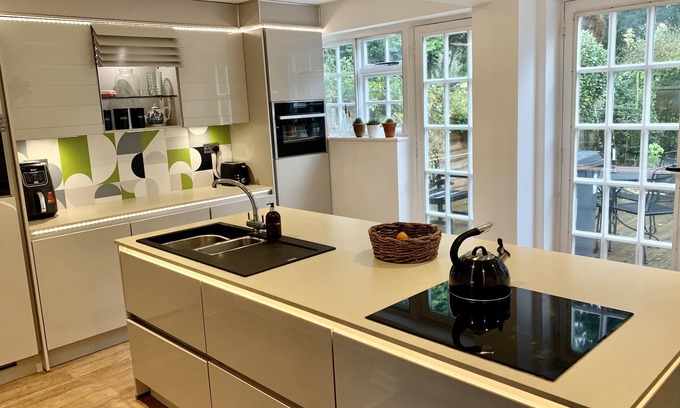 Warwick House | Stylish Central House Next To Warwick Castle