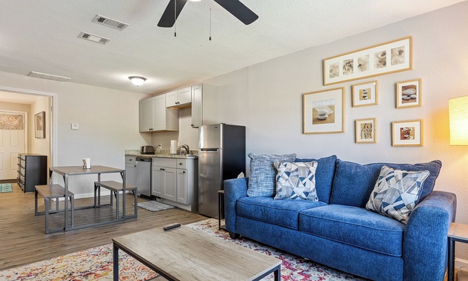 Cedar Crest House | Stylish Charm - One Bedroom - 10 Min. to Downtown!
