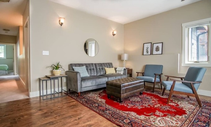 East Kootenay Apartment | Stylish & comfy condo in Radium Hot Springs - Only 30 mins to Panorama Resort!