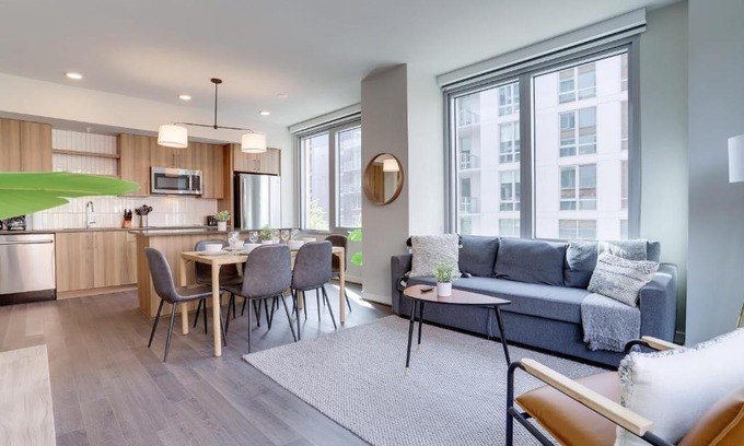 Clarendon Apartment | Stylish Condo at Clarendon with Rooftop Views