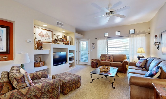 Rancho Vistoso Condo | Stylish condo with pool, hot tub & lovely mountain views