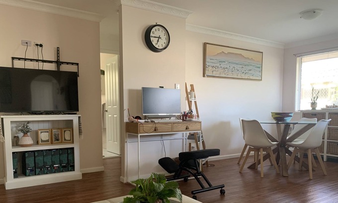 Maroochydore House | Stylish & Cosy Coastal unit
