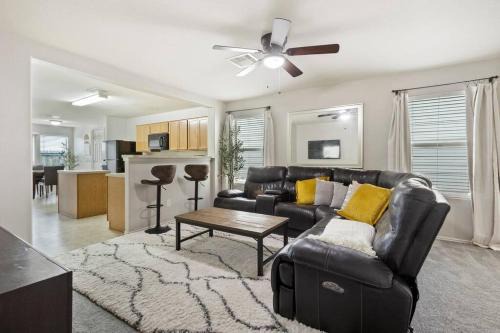 Central Southwest House | Stylish, cozy and centrally located oasis.