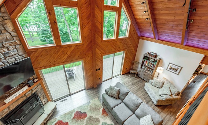 Waterfront Greens House | Stylish Deep Creek Getaway w/Dock & Hot Tub