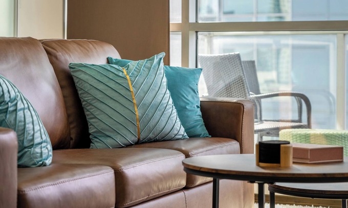 Connaught Condo | Stylish Downtown Calgary Condo – Walk to Dining, Shops & Entertainment!