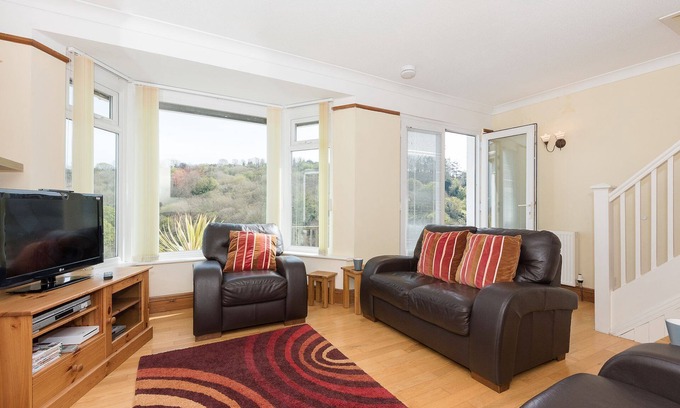 West Looe House | Stylish family house with superb views to the sea.