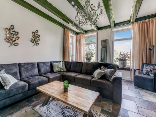 Kootstertille House | Stylish Farmhouse with Spa Tub, cleaning included
